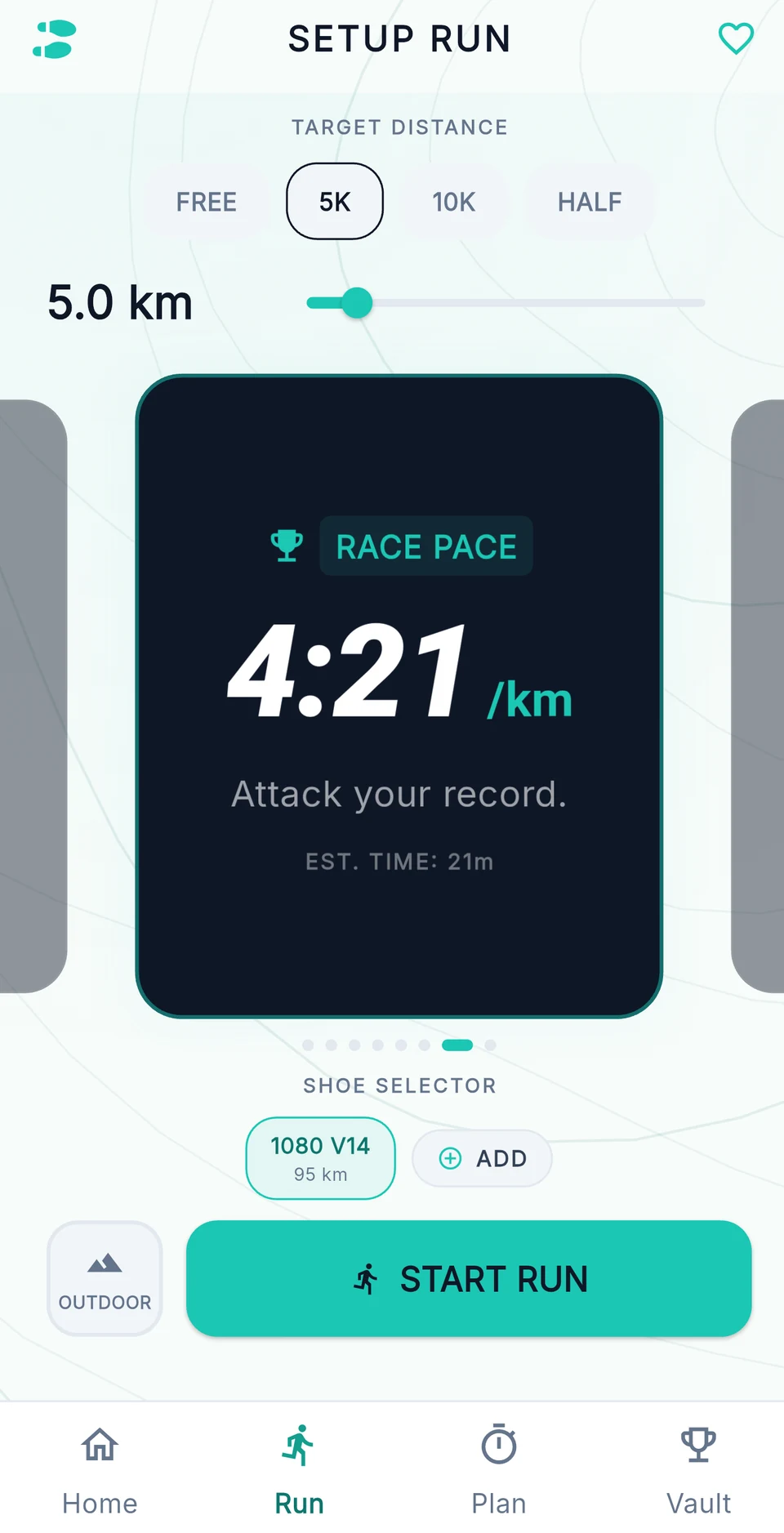 Run setup with a 5K target distance, a race pace card showing 4:21 per kilometre, and shoe selection